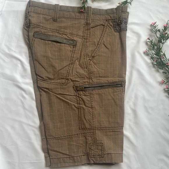 GUESS CARGO SHORTS - Picture 6 of 15